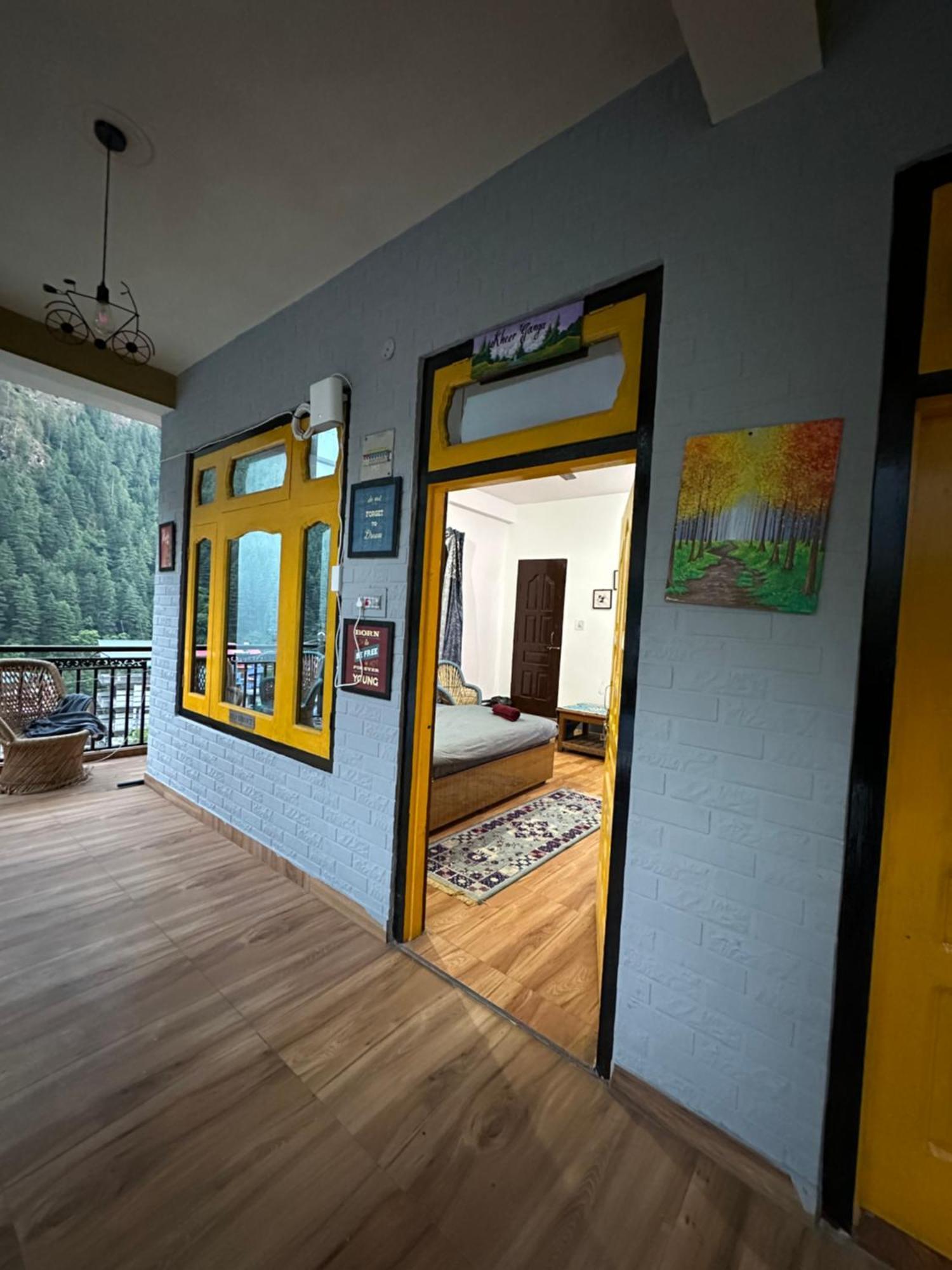Pahadirovers Homestay & Cafe Kasol Bagian luar foto
