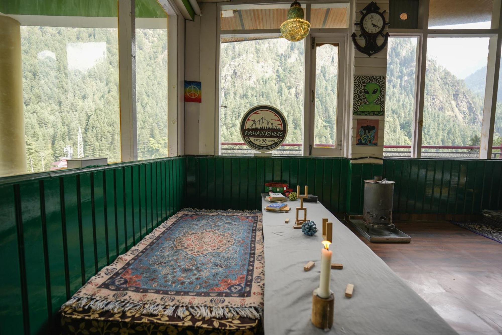 Pahadirovers Homestay & Cafe Kasol Bagian luar foto