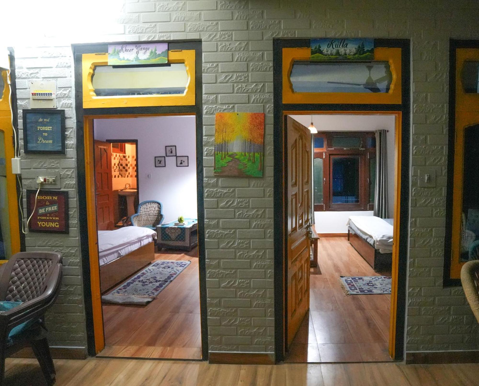 Pahadirovers Homestay & Cafe Kasol Bagian luar foto